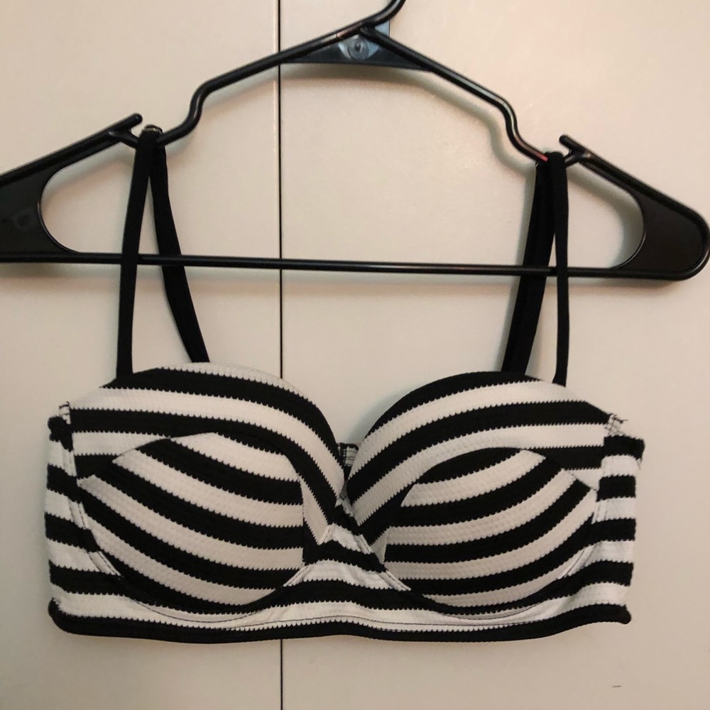 Curvy black and white double strapped bikini top.